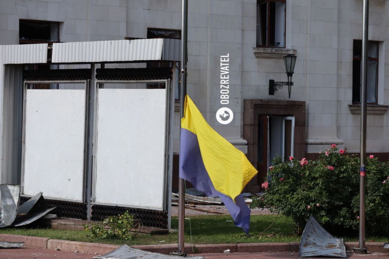Что сейчас происходит в Чернигове на месте попадания ракеты РФ: эксклюзивные фото и видео 