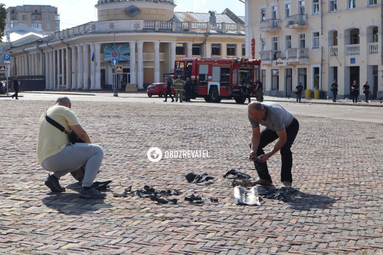 Спустился за минуту до удара: пострадавший при атаке Драмтеатра в Чернигове военный рассказал о спасении