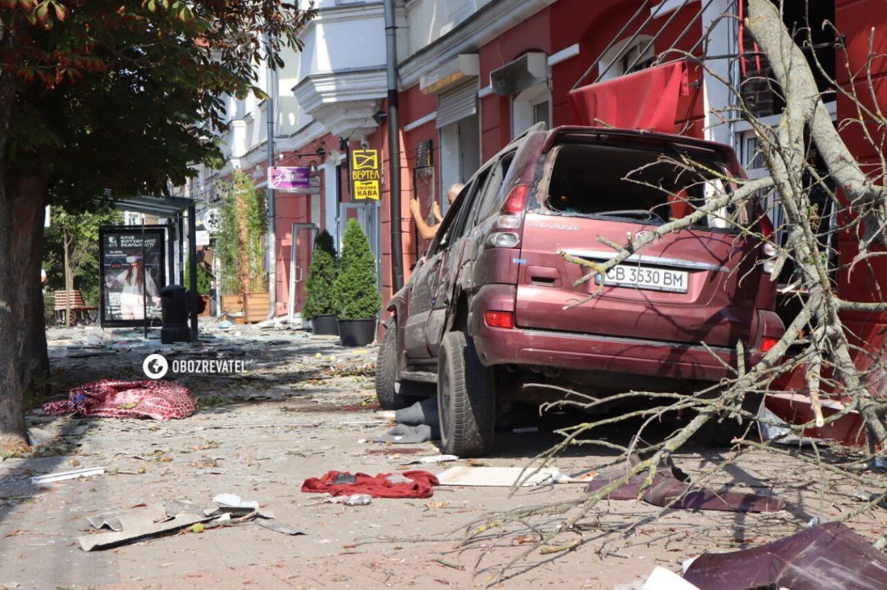 Зросла кількість постраждалих унаслідок удару РФ по Чернігову: з'явилися дані про їхній стан