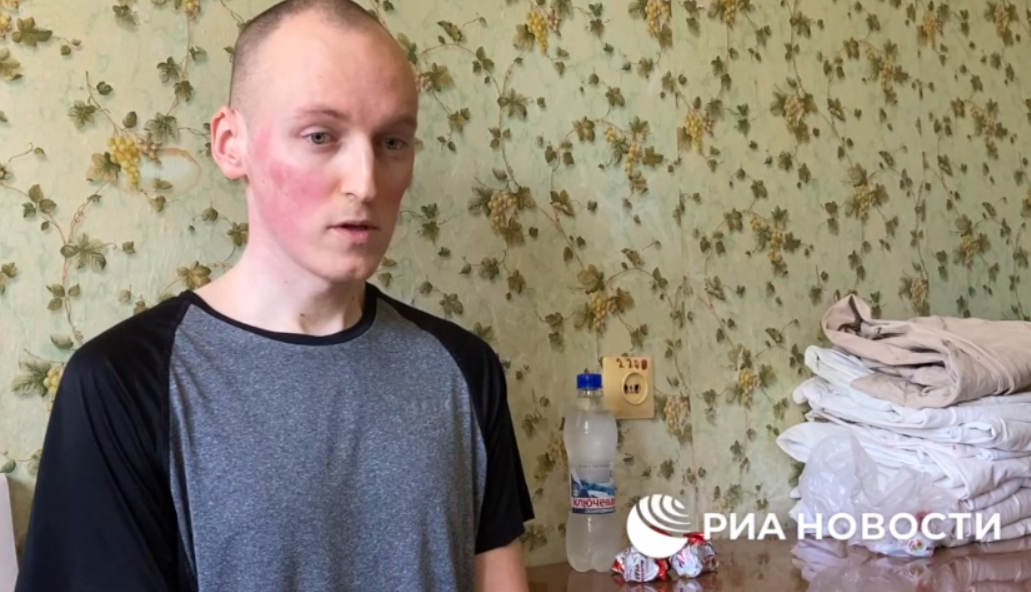 Російська пропаганда показала полоненого захисника Маріуполя, який потрапив під обстріл у Оленівці