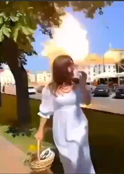 Момент ракетного удару по центру Чернігова потрапив на відео