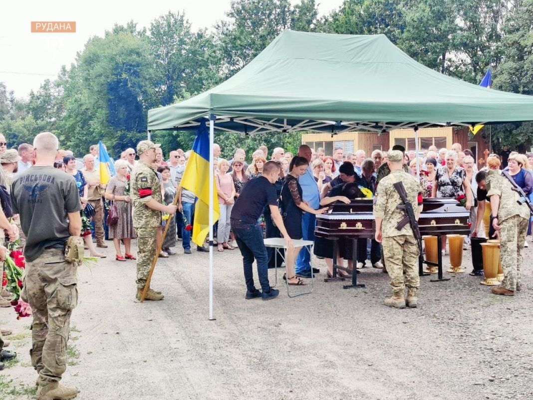 Героя поховали у його рідному місті