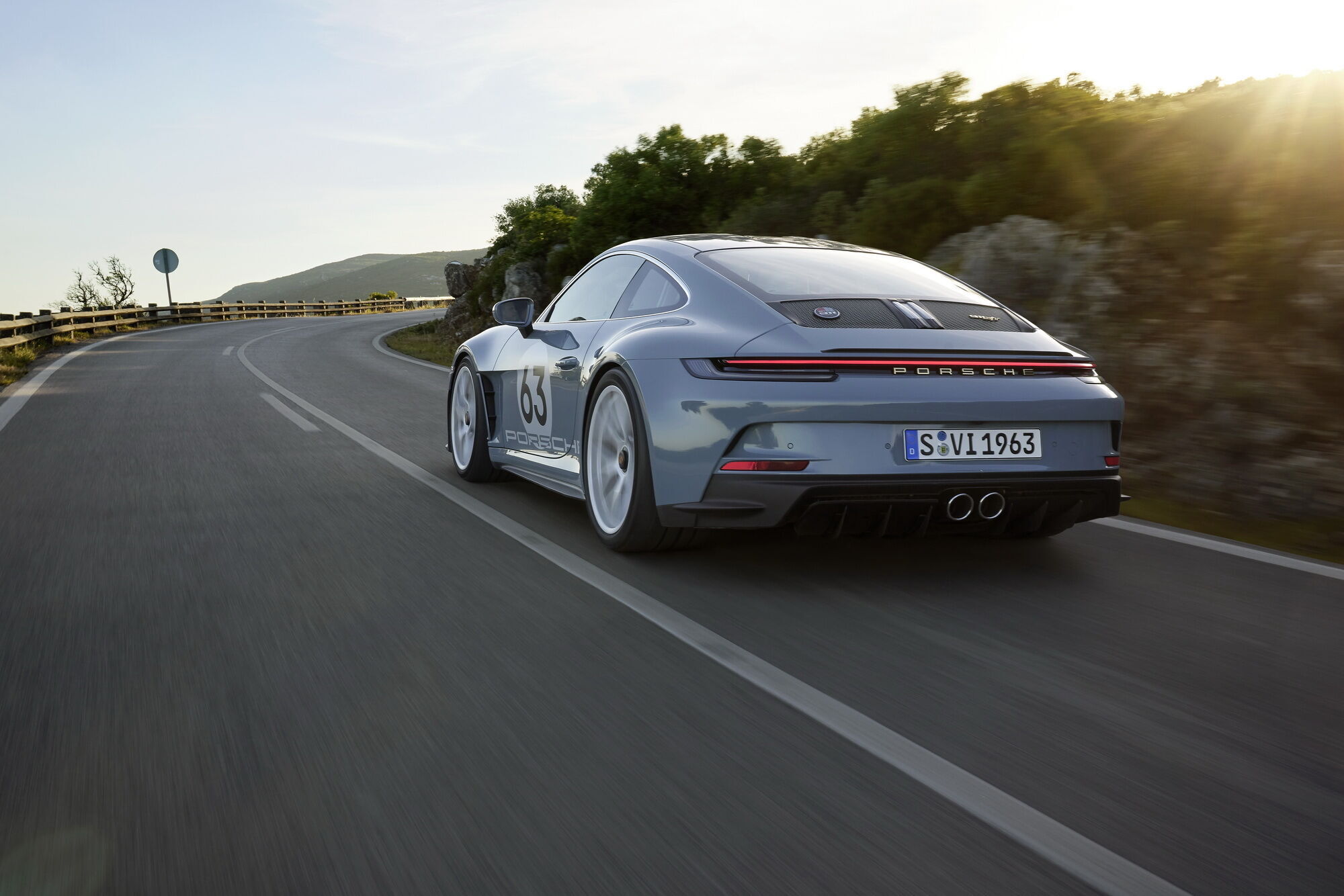 Porsche представил юбилейную версию 911 S/T