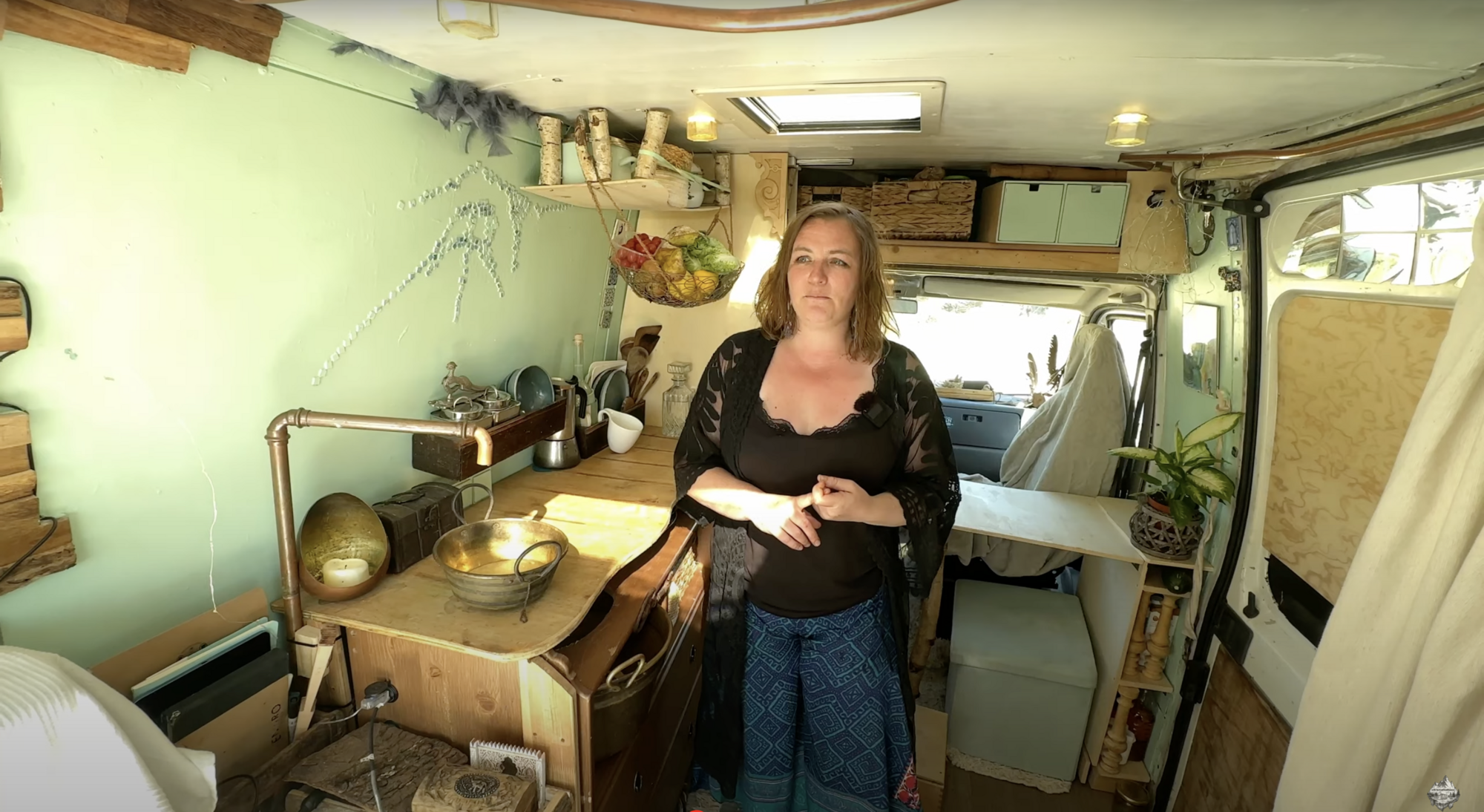 Женщина превратила свой старый минивэн в дом мечты за 4500 долларов: как он выглядит изнутри