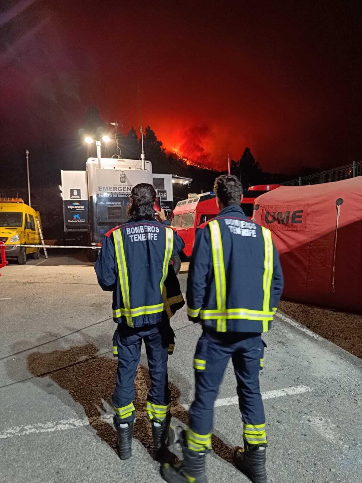 В Испании на острове Тенерифе не утихают лесные пожары: пришлось эвакуировать 26 тысяч человек. Фото и видео