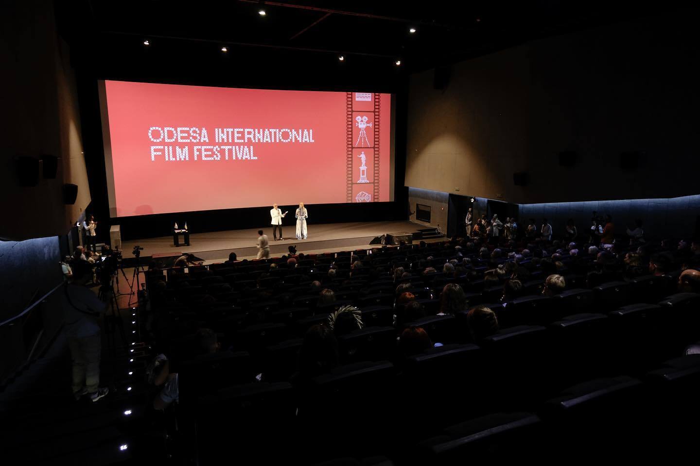 Одеський міжнародний кінофестиваль розпочався з хвилини мовчання: чим відрізняється цьогорічний кінозахід і де він проходить