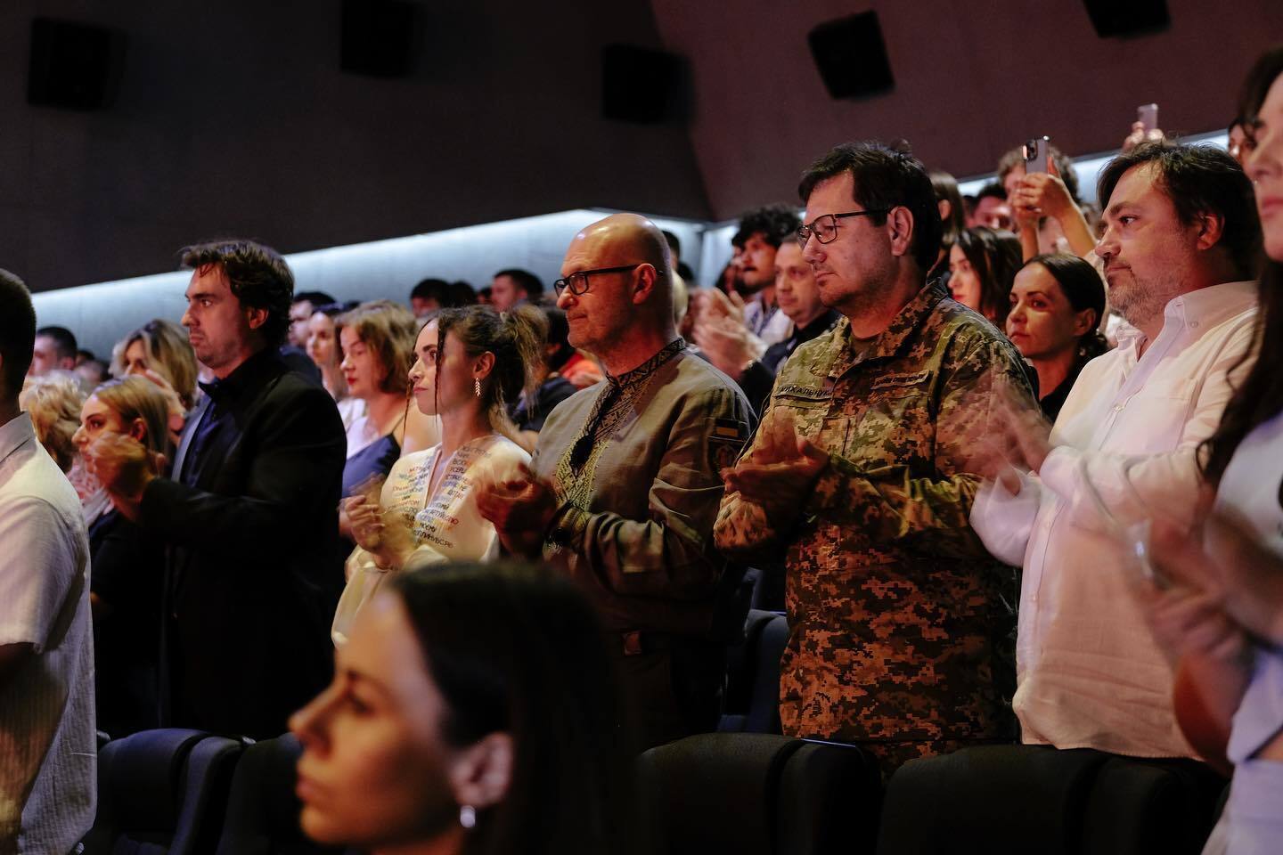 Одесский международный кинофестиваль начался с минуты молчания: чем отличается киномероприятие этого года и где оно проходит
