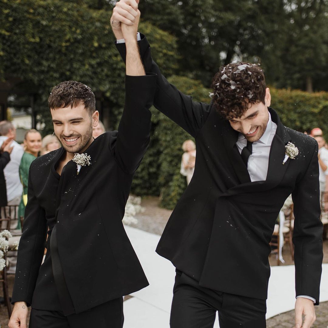 Переможець Євробачення-2019 зіграв весілля із бойфрендом у шведському замку: який вигляд має пара. Фото