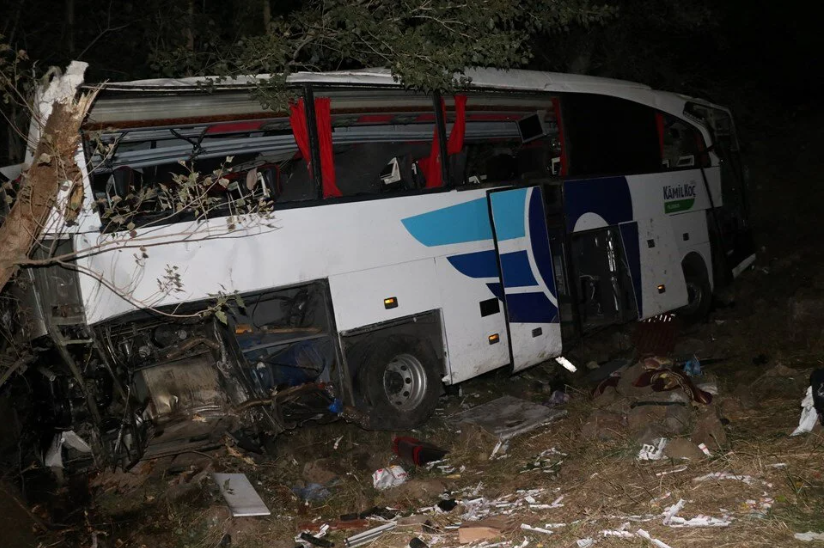 В Турции в ДТП попал пассажирский автобус: 12 человек погибли, 19 ранены. Фото и видео