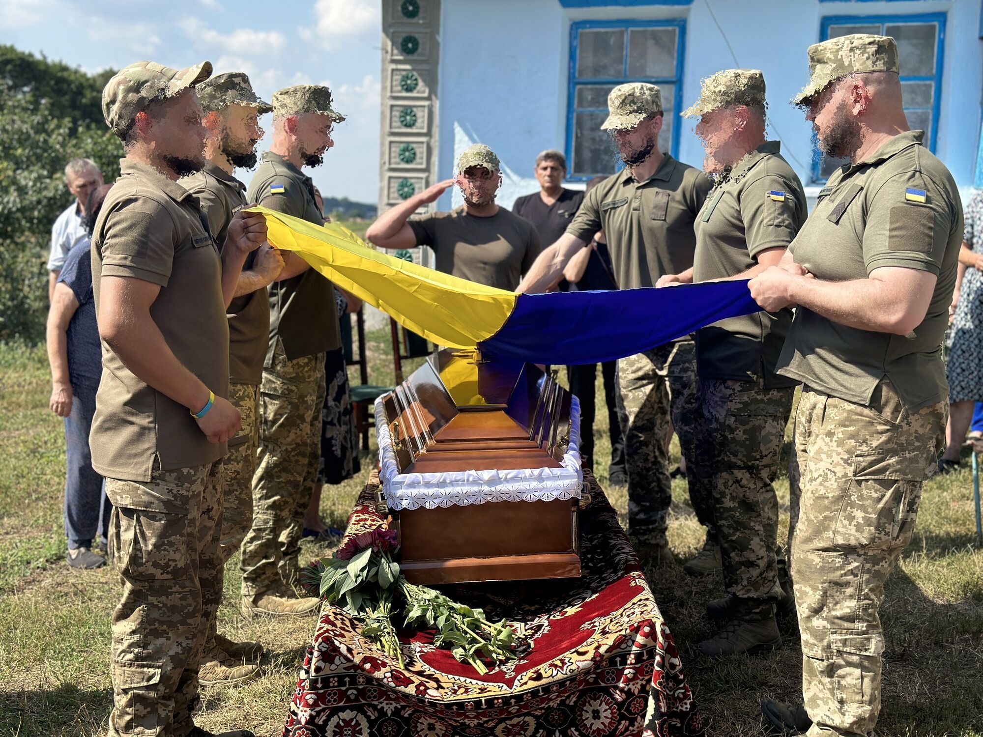 Мав нагороду від головнокомандувача ЗСУ: на Хмельниччині попрощалися з воїном, який загинув у боях за Україну. Фото