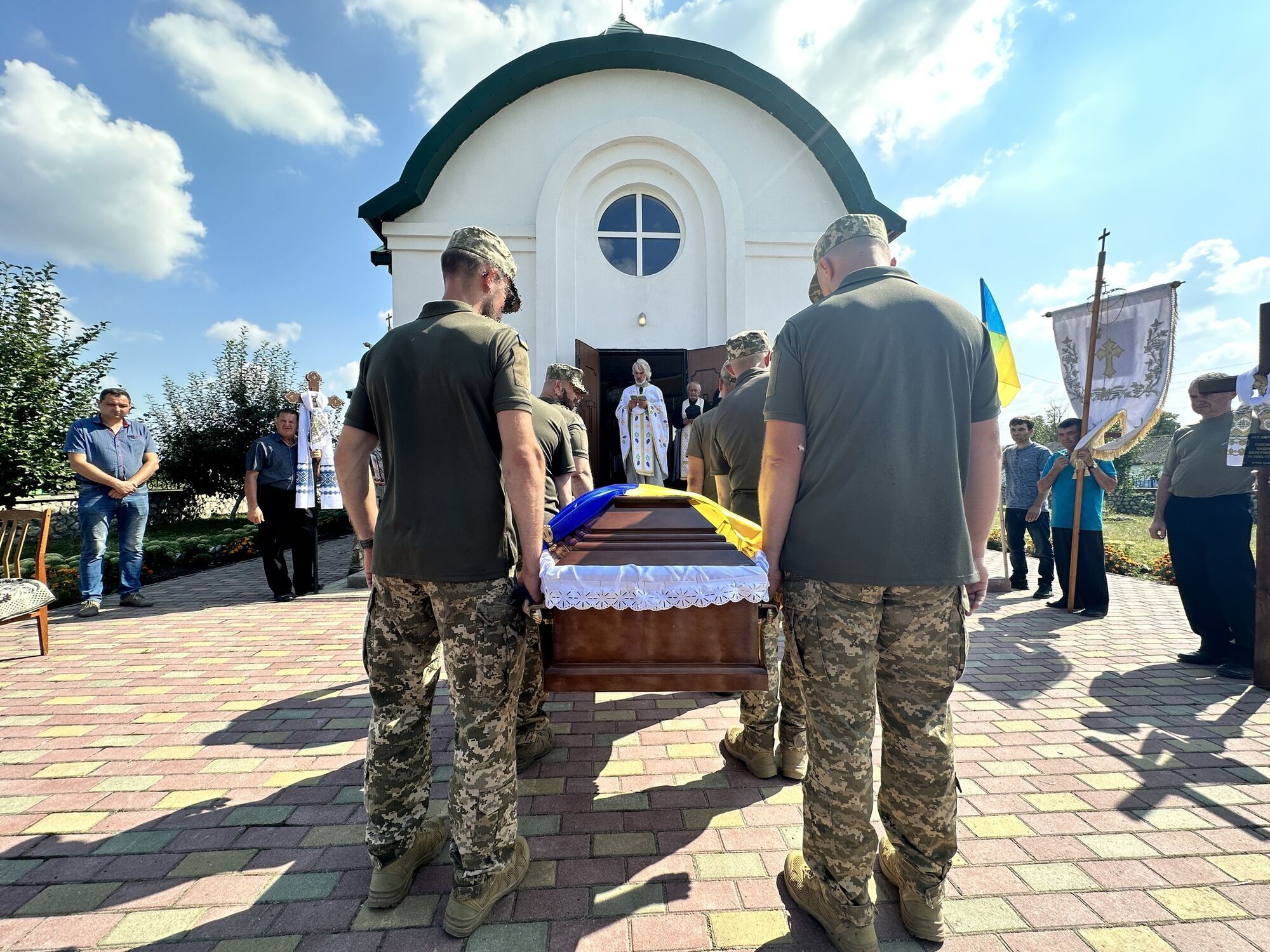Мав нагороду від головнокомандувача ЗСУ: на Хмельниччині попрощалися з воїном, який загинув у боях за Україну. Фото