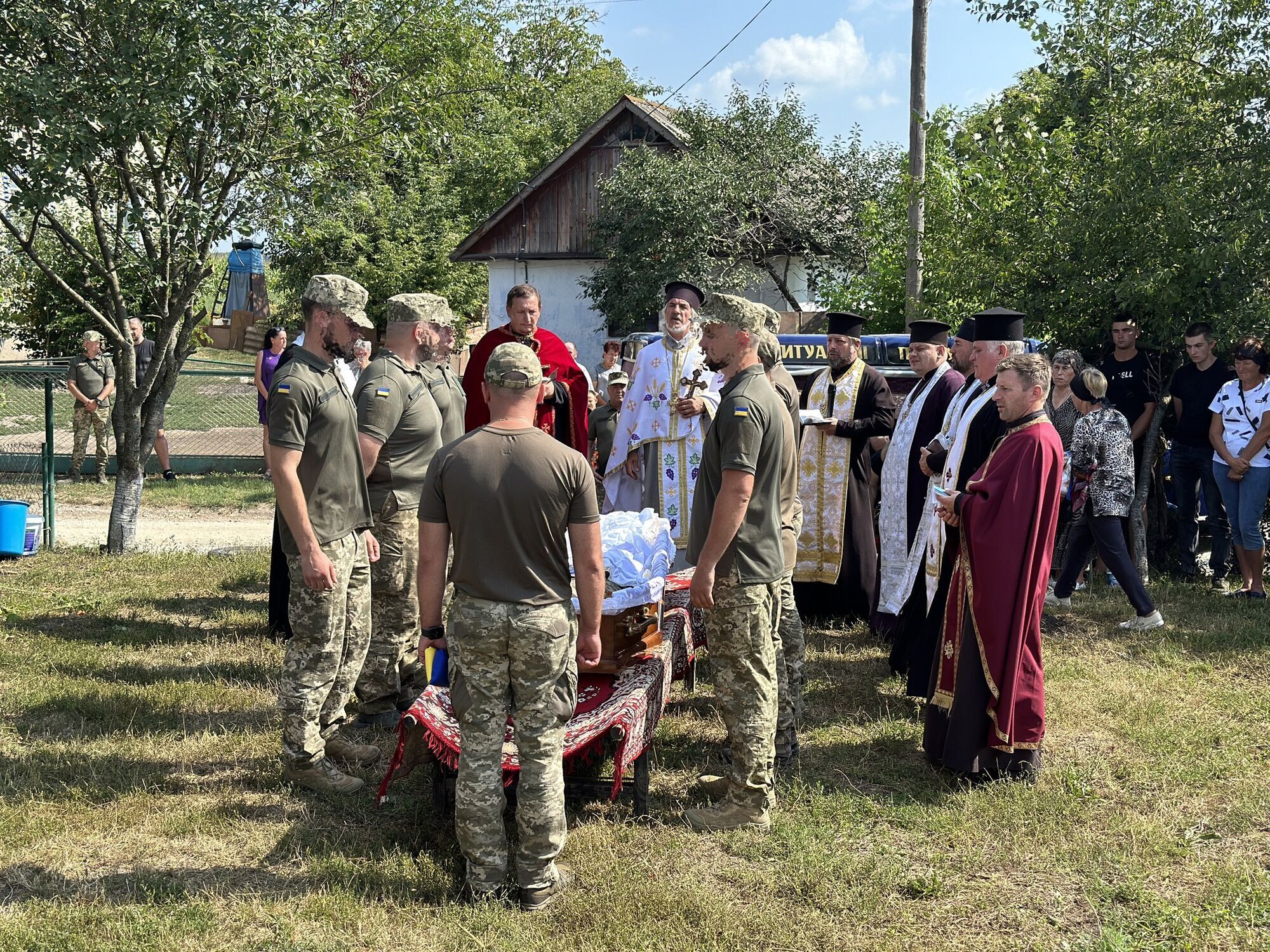 Мав нагороду від головнокомандувача ЗСУ: на Хмельниччині попрощалися з воїном, який загинув у боях за Україну. Фото