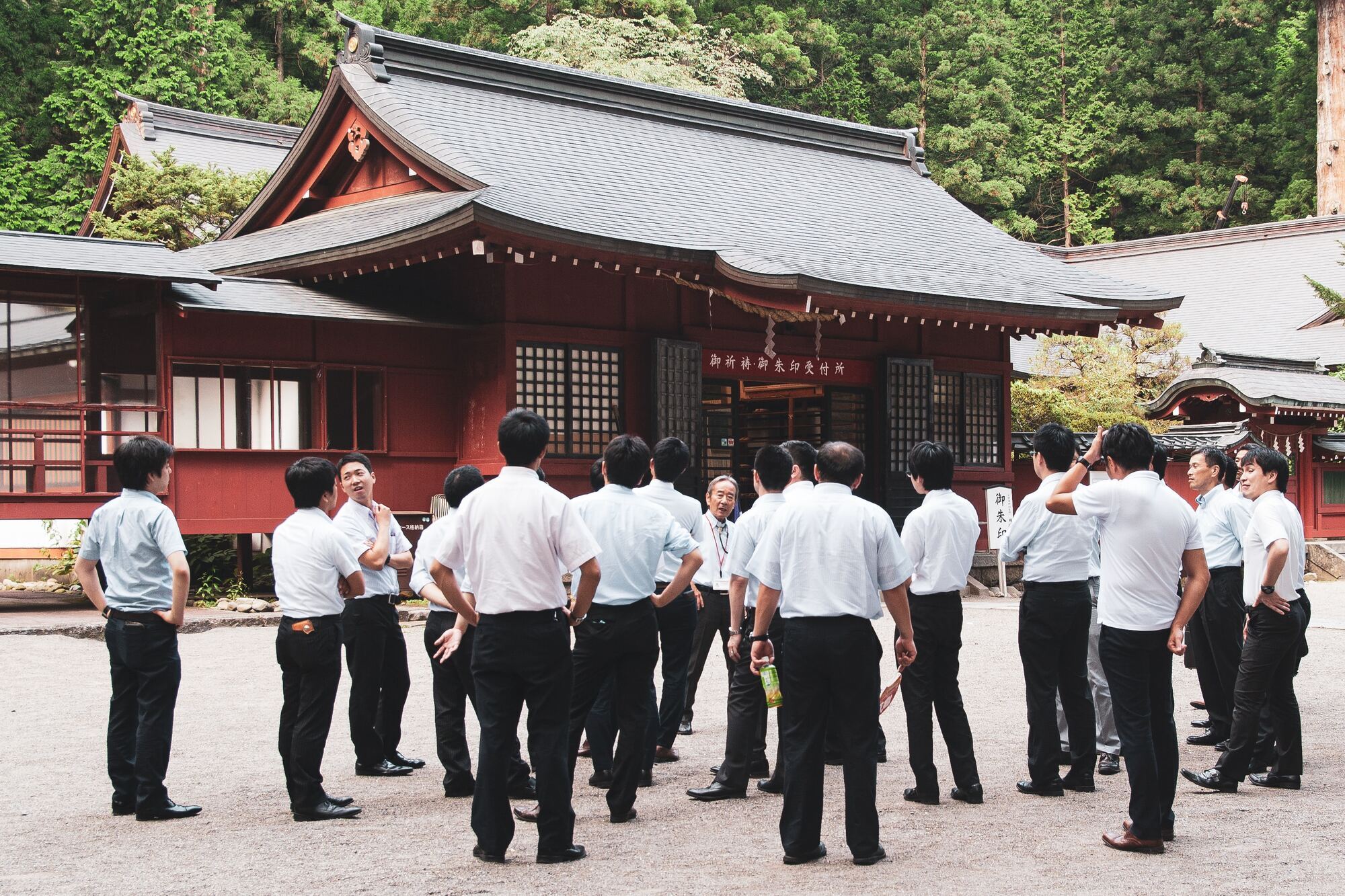 Роботи-офіціанти, вражаючі хмарочоси та старовинні храми: чим дивує туристів Токіо 