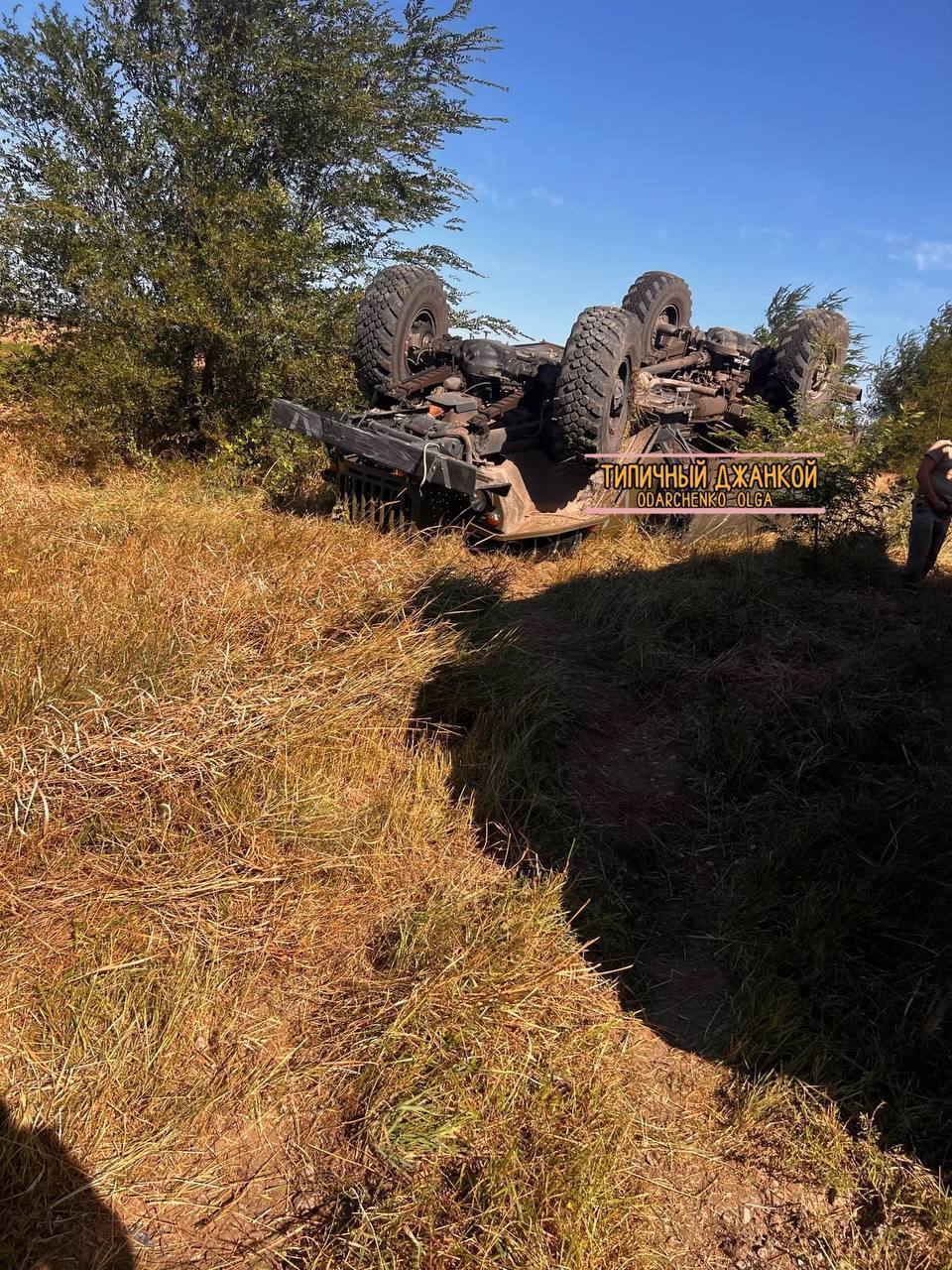 В окупованому Криму російський "Урал" зніс легкове авто: загинули дві людини. Фото