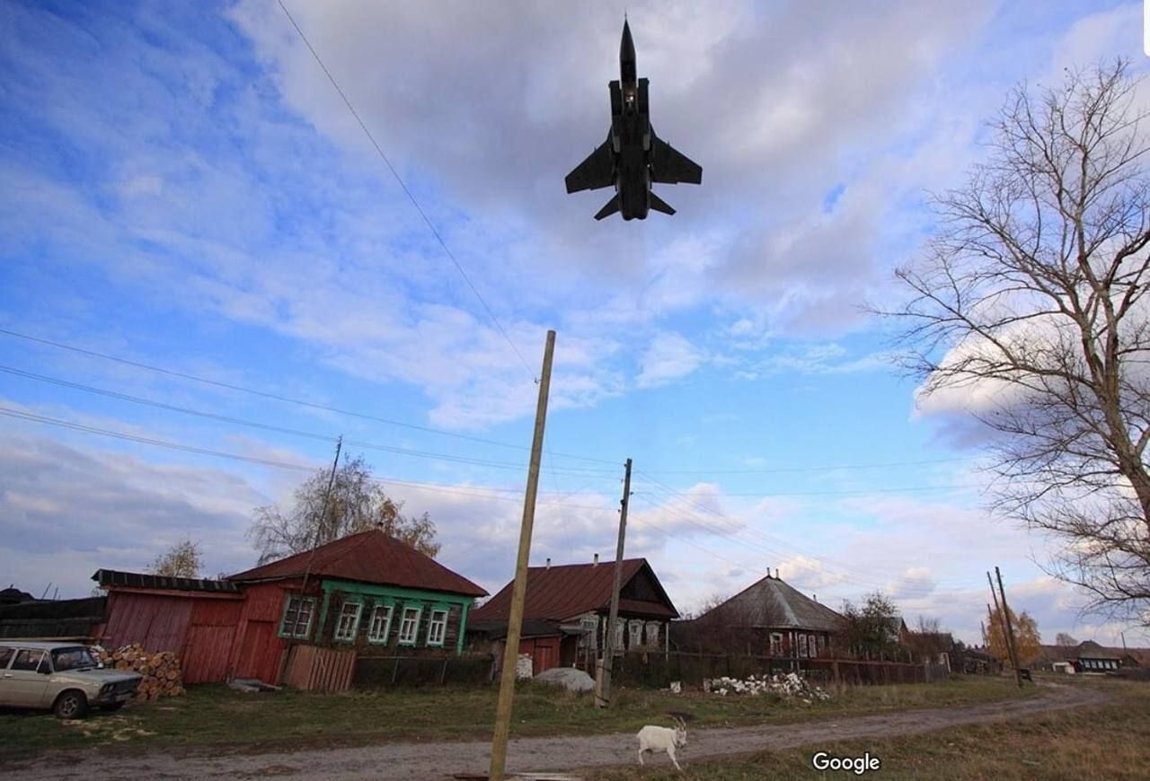 Деревянные лачуги с дырявыми крышами: как выглядит русское село Саваслейка, откуда взлетают МиГ-31К. Фото