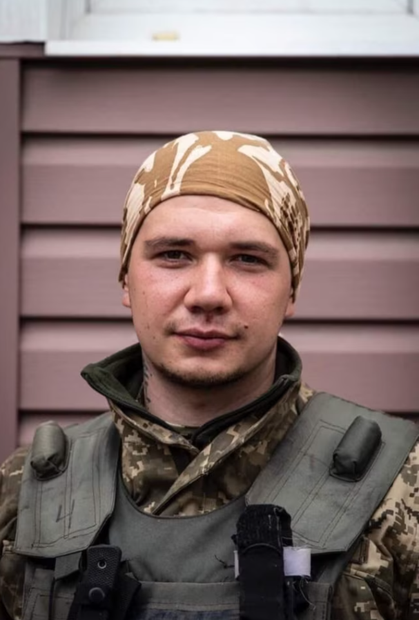 "Ця історія про незламність": український воїн "Самурай", який втратив очі на війні, зіграв весілля з коханою. Фото і відео 
