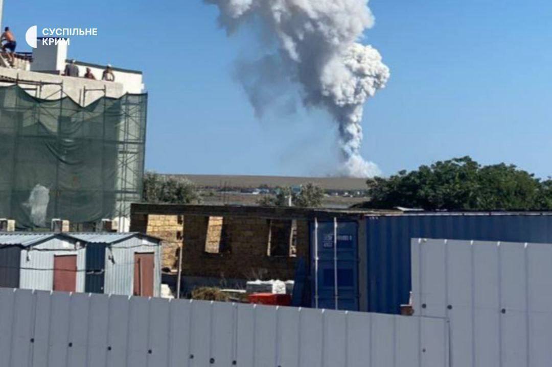 В окупованому Криму прогримів вибух, піднявся дим: уражено російський ракетний комплекс. Фото і відео
