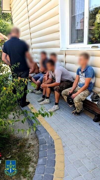 На Львівщині затримали заступника командира військової частини, який змушував солдатів будувати йому будинок. Фото
