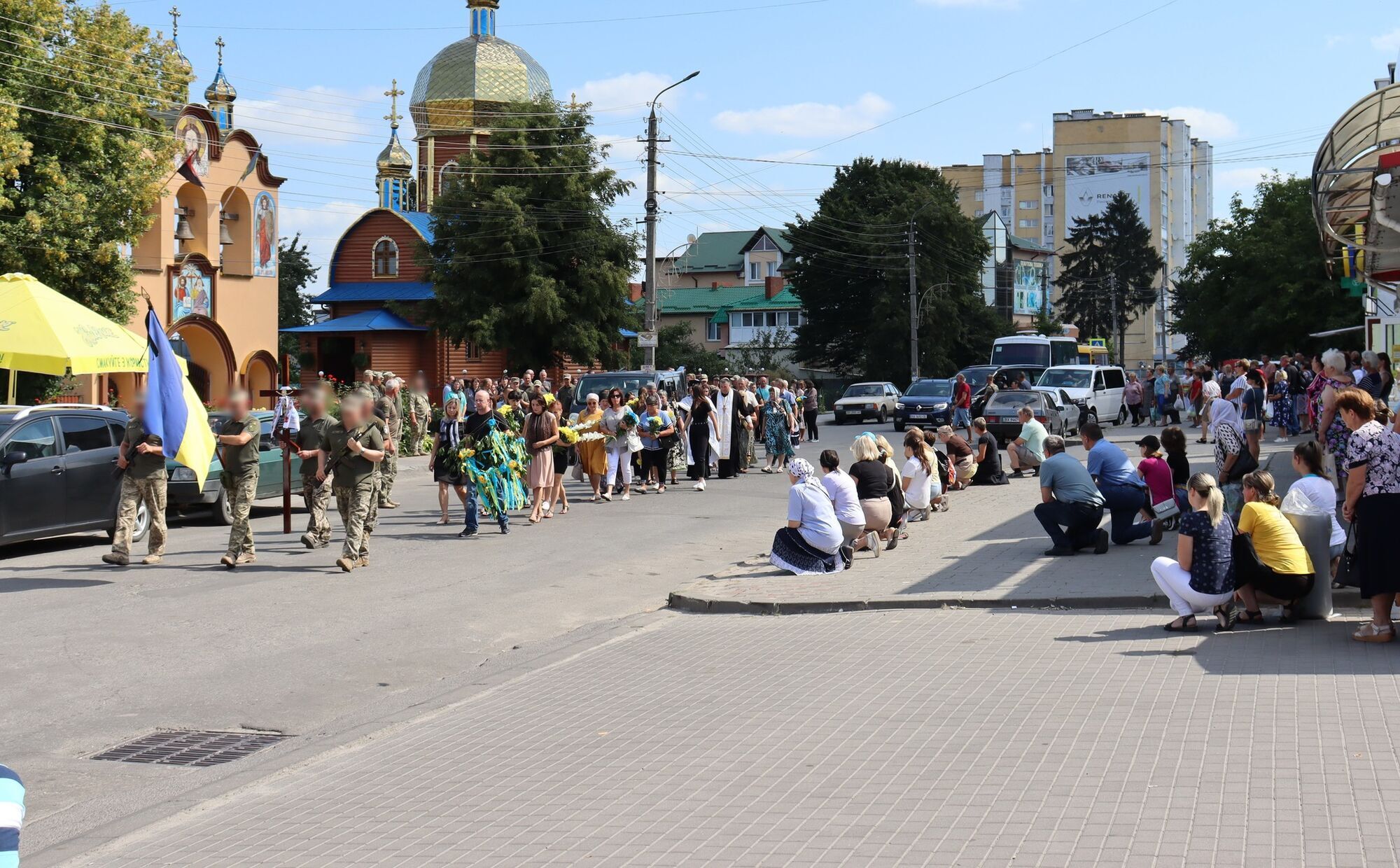 Был настоящим защитником своего народа: в Хмельницкой области попрощались с боевым медиком