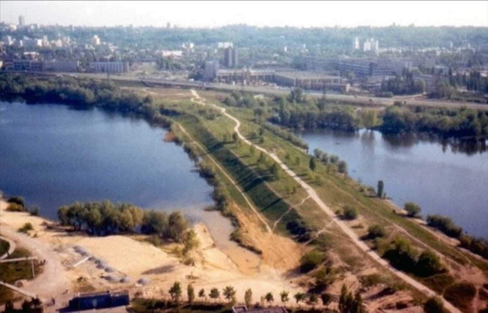 Много песка и без ТРЦ: в сети опубликовали уникальные фото Оболони 1970-1980-х годов