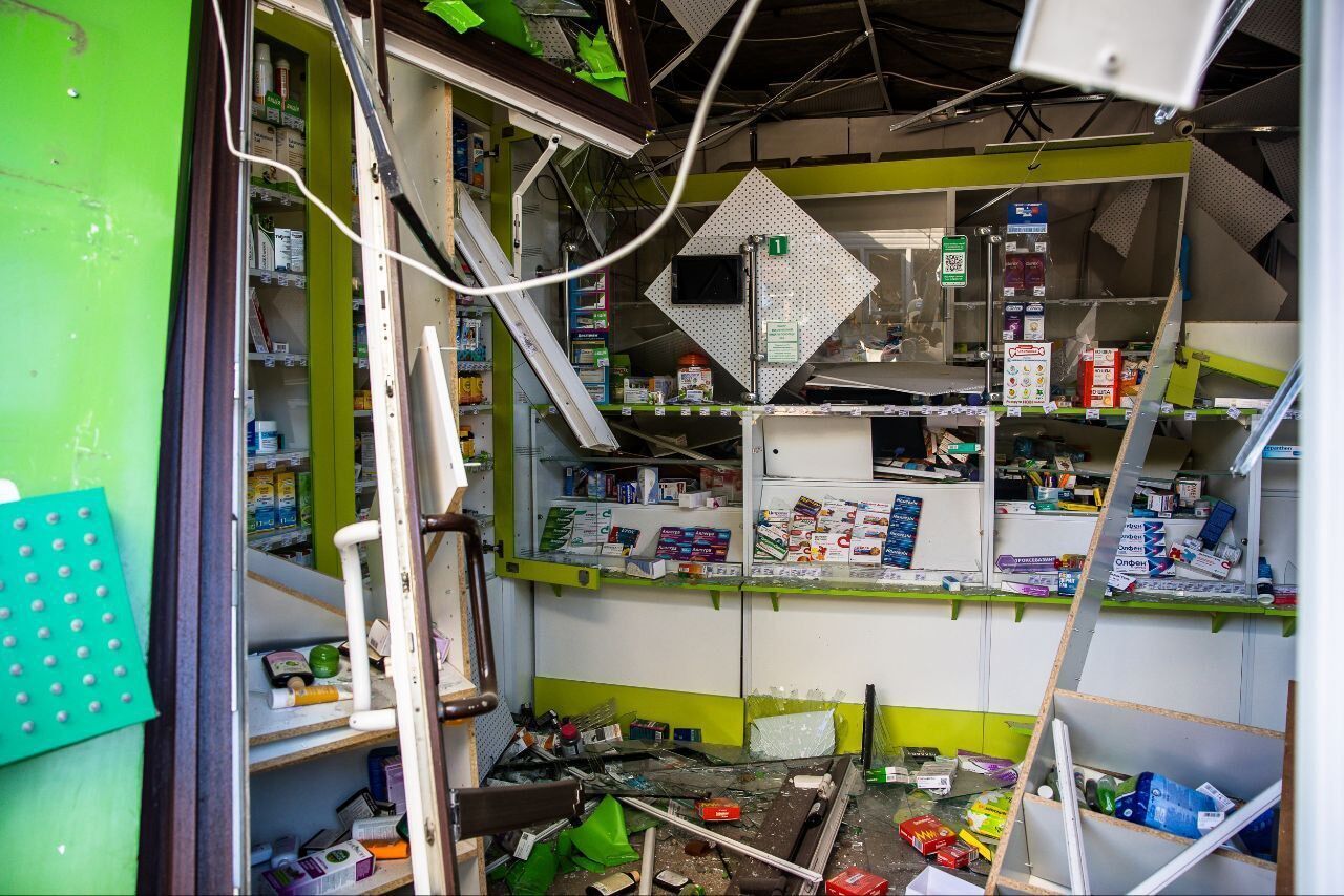 Оккупанты ночью нанесли удар по Днепру, есть разрушения: пострадали 10 человек. Фото и видео