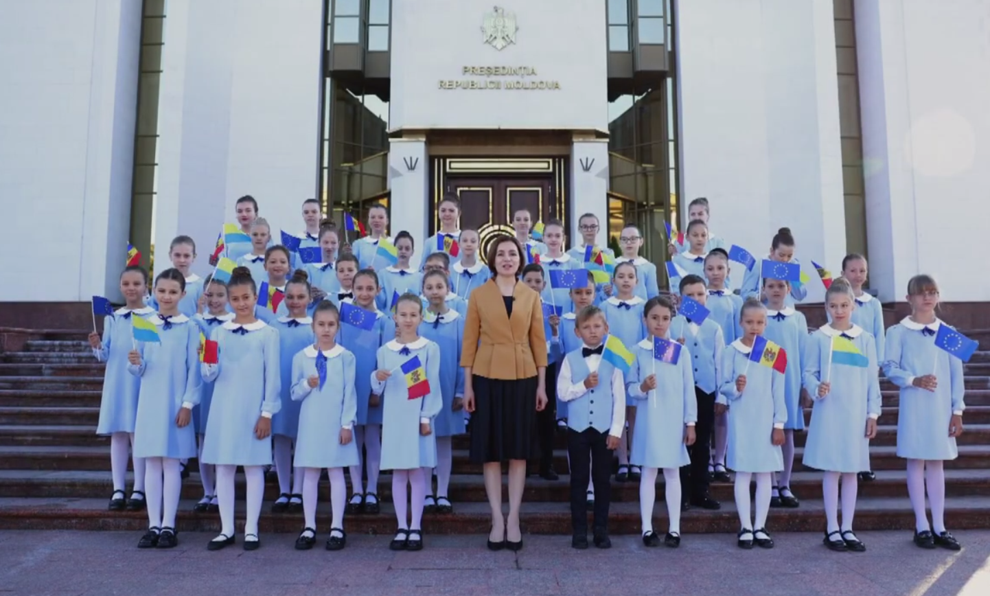 Санду поздравила Украину с Днем Независимости трогательным обращением, однако возникла неточность. Видео
