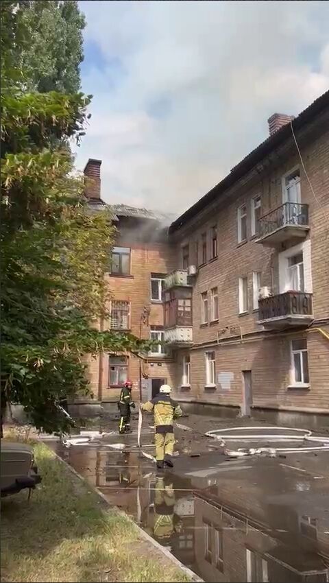 У Києві сталась масштабна пожежа в житловому будинку: Кличко розповів подробиці. Фото і відео