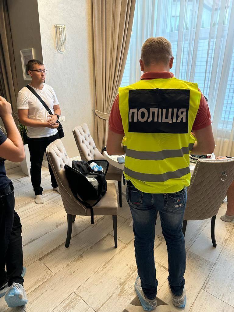 В Одесі затримали співробітника ВЛК зі спільниками: незаконно переправляли ухилянтів за кордон. Фото