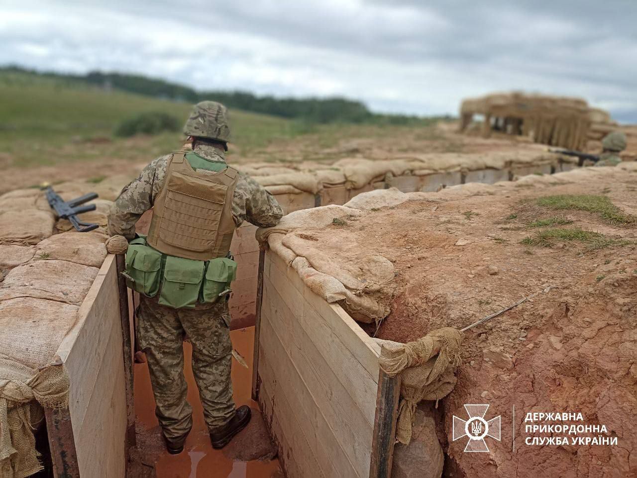 Особое внимание зачистке зданий: украинские пограничники прошли военный вышкол в Великобритании. Фото