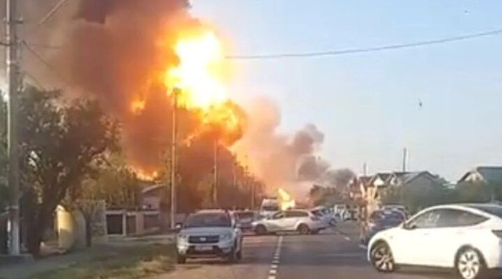 У Румунії на заправці прогриміли потужні вибухи, є загиблий, десятки поранених: моторошний момент потрапив на відео