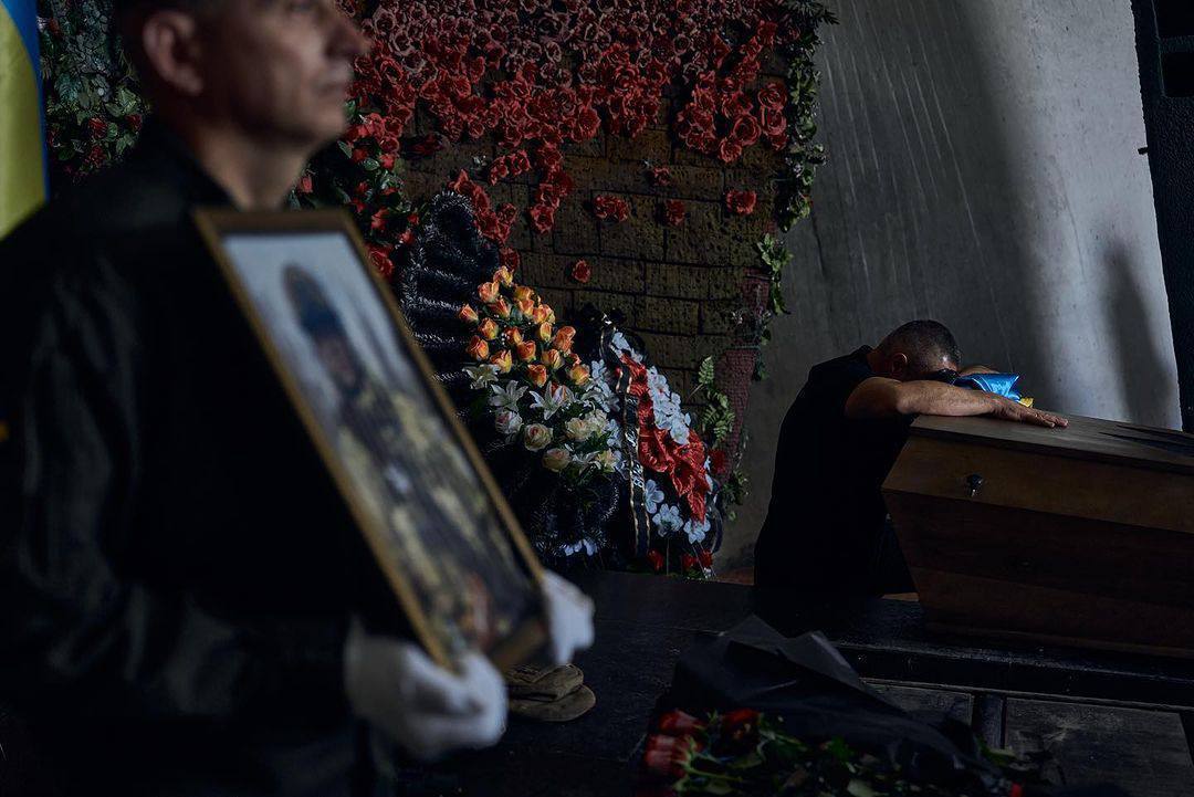 Йому було лише 20: у Києві попрощалися із гвардійцем, який загинув в боях за Україну через місяць після весілля. Фото