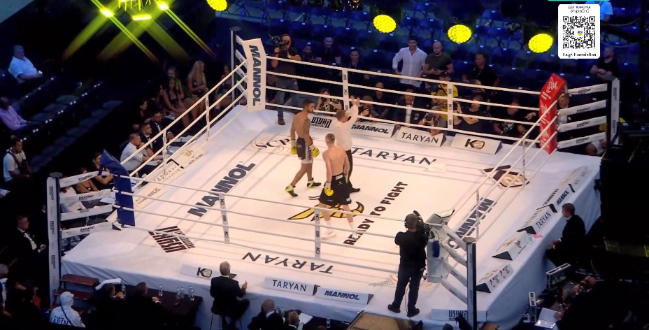Непобедимый украинский боксер выиграл чемпионский бой нокаутом. Видео