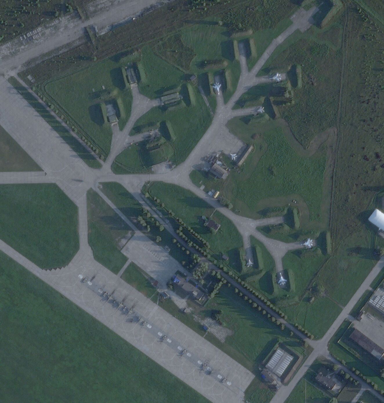 З'явилися супутникові знімки аеродрому в Курську після атаки дронів, яку влаштувала контррозвідка СБУ
