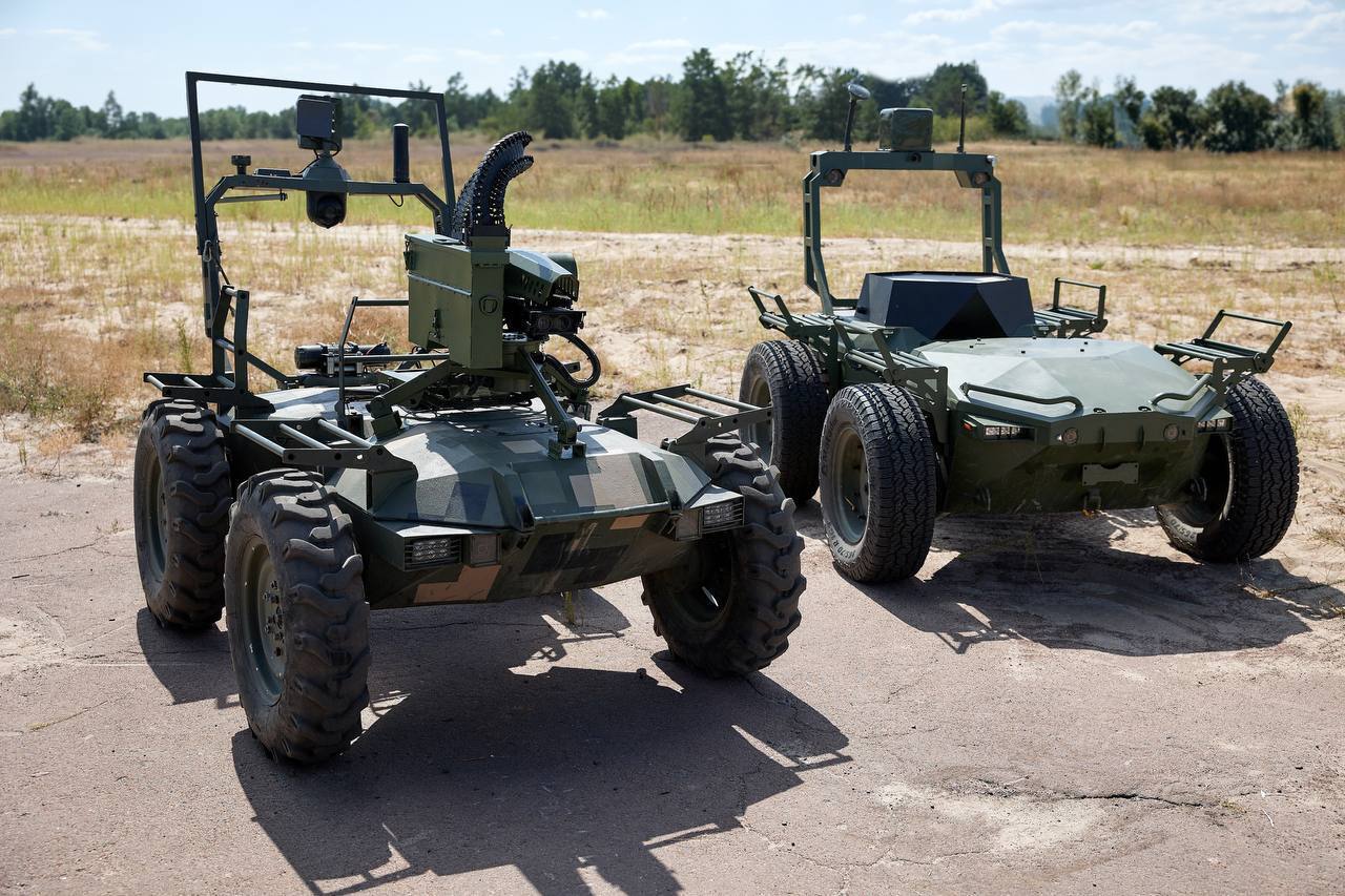 "Увеличиваем количество технологий на фронте": Федоров показал тест-драйв украинских роботов. Фото