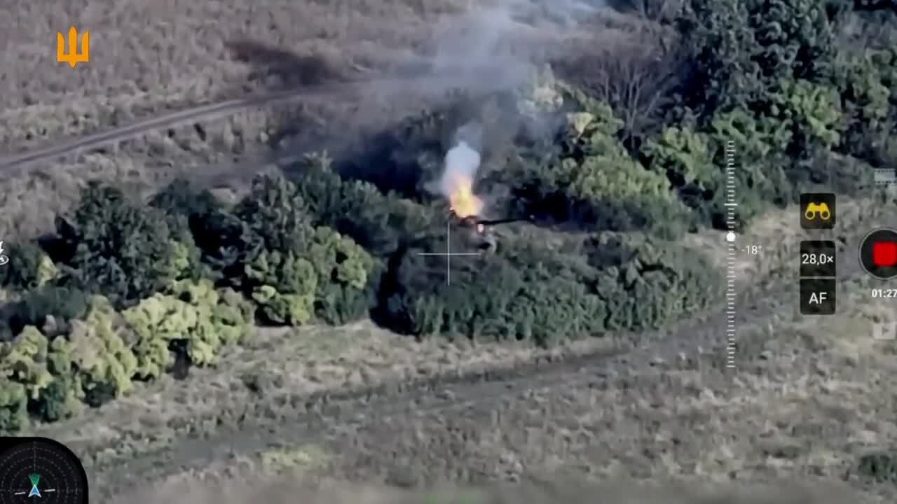 Устроили "фейерверк": Залужный показал, как воины ВСУ уничтожили вражескую гаубицу "Мста-С" с помощью дрона. Видео