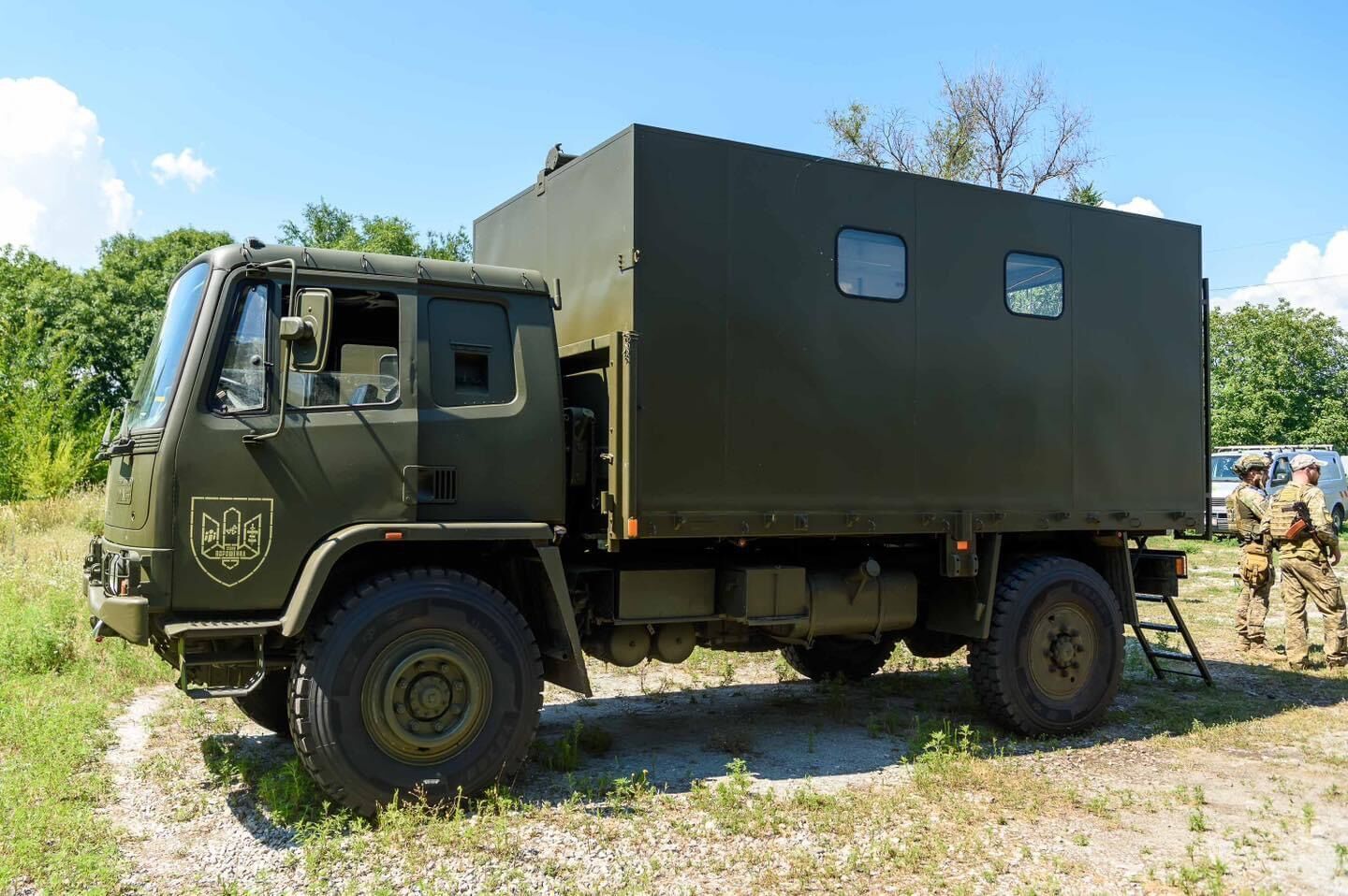 "А на этом крюке Путина повесим": Порошенко привез необходимую технику в бригаду, которая воюет под Авдеевкой и Бахмутом