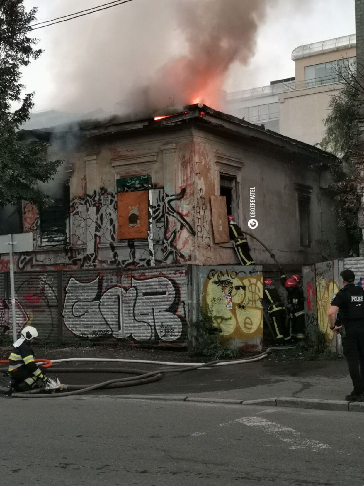 В Киеве на Подоле горел памятник архитектуры: полиция расследует факт умышленного поджога. Фото