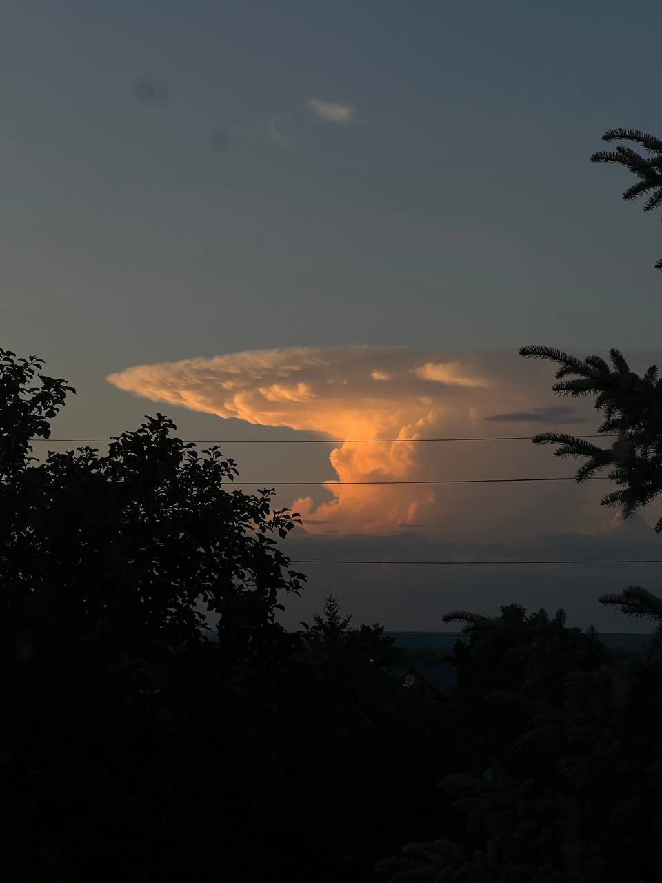 Росіян налякала хмара у вигляді ядерного гриба: явище спостерігали в небі над Казанню. Фото і відео 