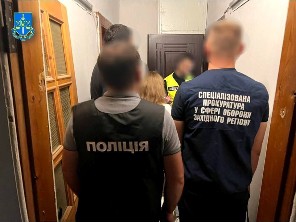 В Хмельницкой области задержали офицера военкомата: за деньги обещал повлиять на решение ВЛК. Фото