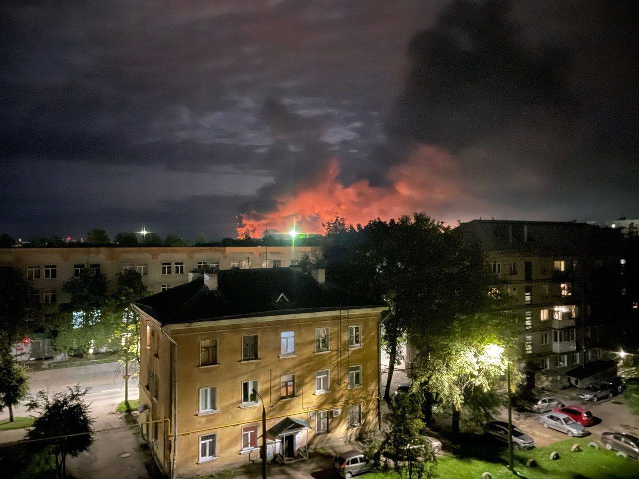 Два літаки згоріли повністю, ще два пошкоджено: опубліковано супутникові фото аеродрому у Пскові