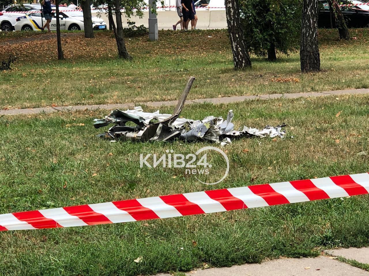 Окупанти атакували Київ ракетами, унаслідок падіння уламків спалахнули пожежі: є загиблі і поранені. Фото і відео
