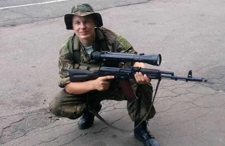 Имеет допуск к гостайне: в Москве задержали администратора известного Telegram-канала за "фейки об армии РФ"