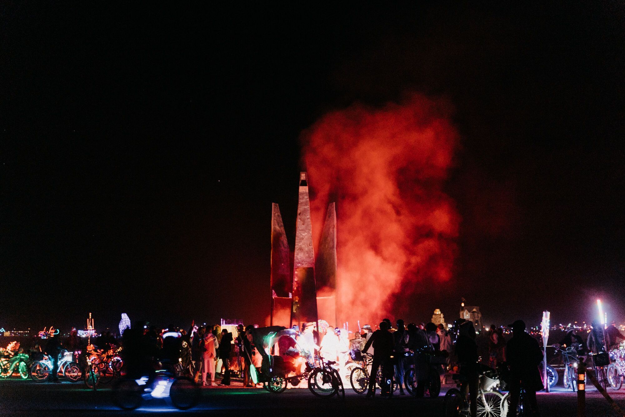 На всемирно известном фестивале Burning Man в США сожгли инсталляцию из Украины: Виталий Дейнега рассказал о ее символизме. Видео