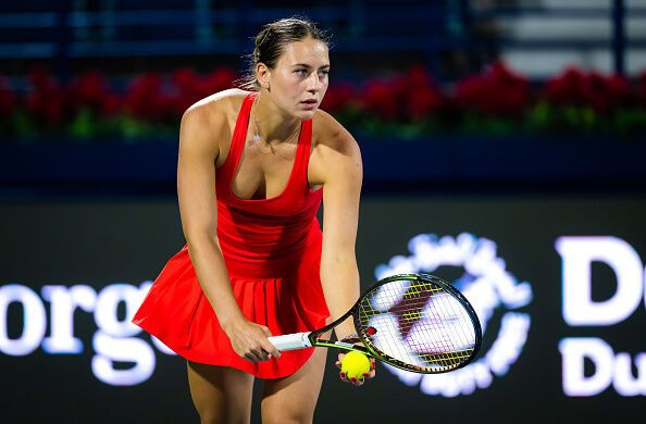 Знаменитая украинская теннисистка потрясла своим платьем с разрезами. Фото