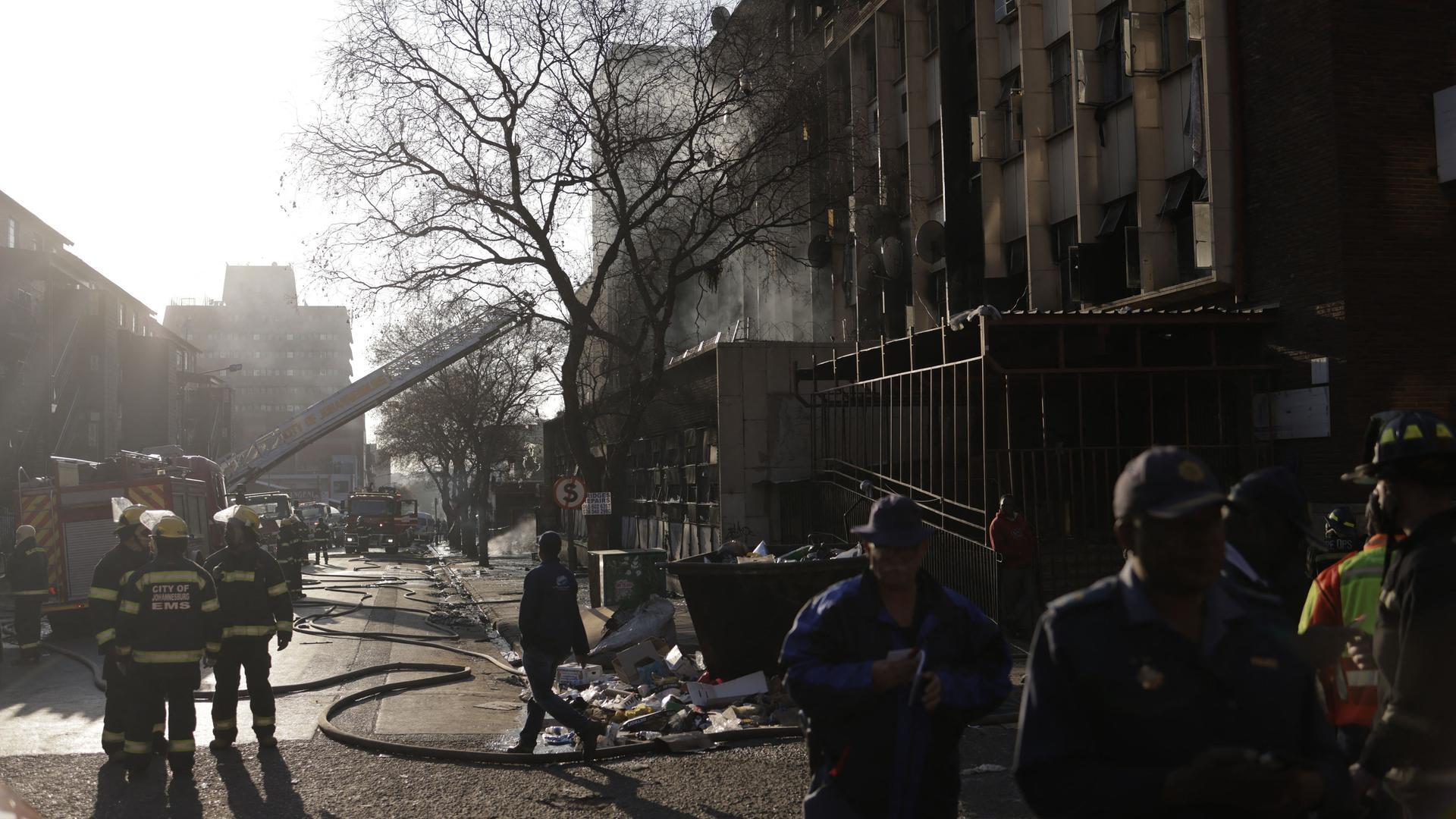 В ЮАР произошел мощный пожар в многоэтажке: погибли более 60 человек. Фото