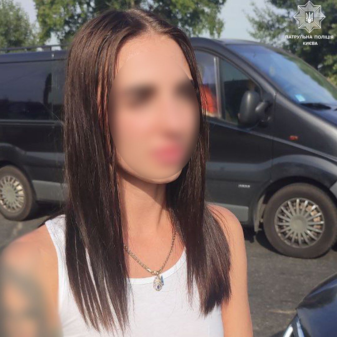 У Києві п’яна водійка Volkswagen протаранила Jeep: у жінки знайшли наркотики. Фото