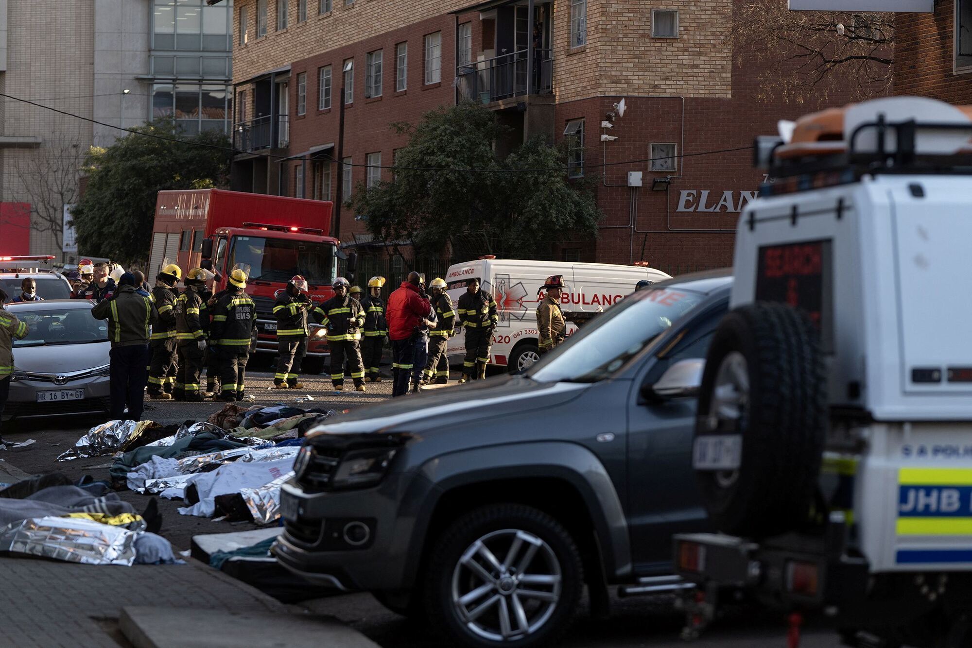 У ПАР сталась потужна пожежа в багатоповерхівці: загинули понад 60 людей. Фото