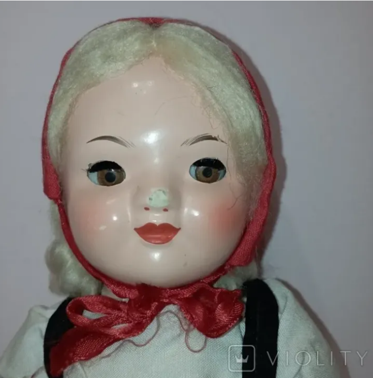 На куклу 1950-х годов выставили ценник в 65 000 грн