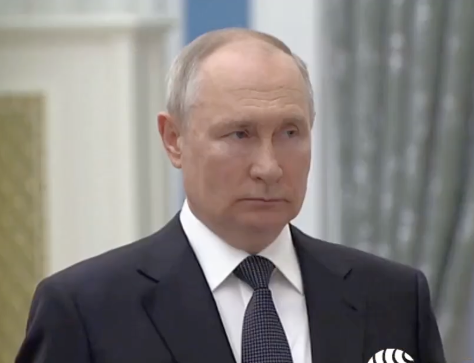 "Он еще жив?"  Винокур эпично опозорился, пытаясь расхвалить Путина, и стал посмешищем. Видео