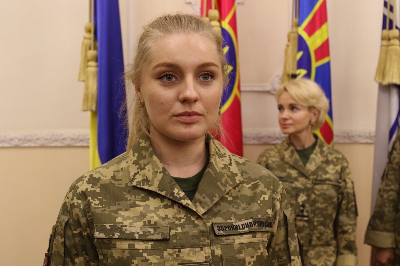 У Міноборони представили нову форму для жінок-військовослужбовців